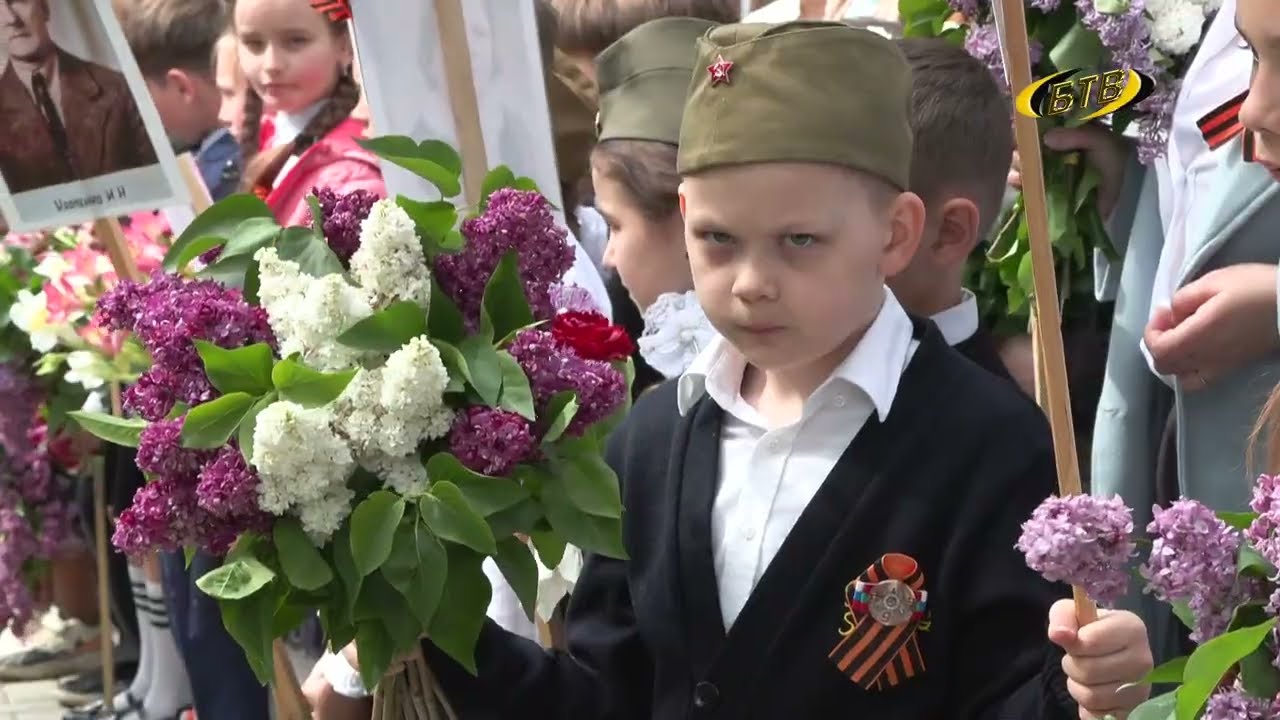 Photo of Цветы у сельских обелисков